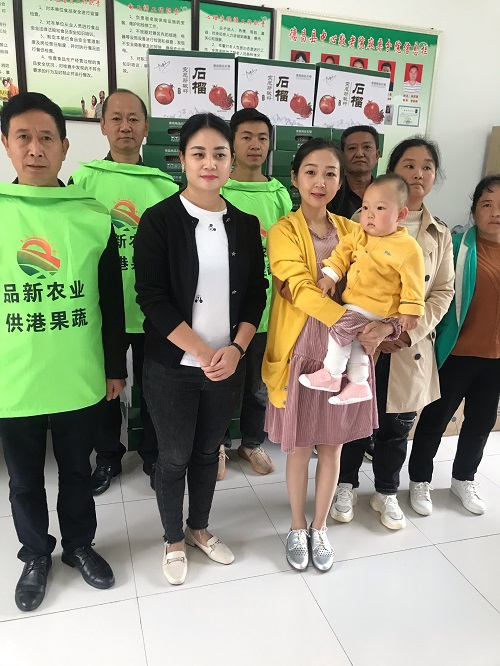 双节慰问敬老院 发扬传统美德